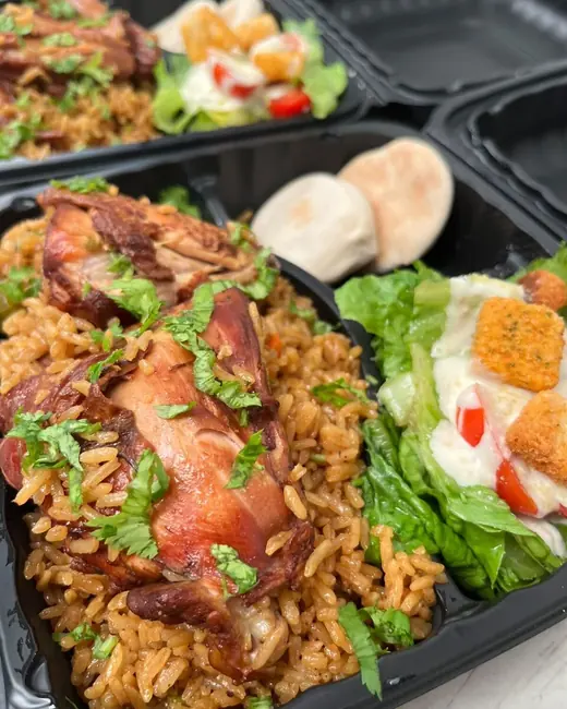 Pollo con arroz y ensalada
